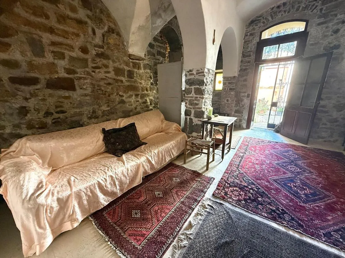 Suite Vecchio Frantoio - سانريمو 0*,  إيطاليا